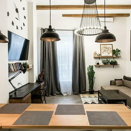 дві квартири поряд для 8 гостей ск Odessa