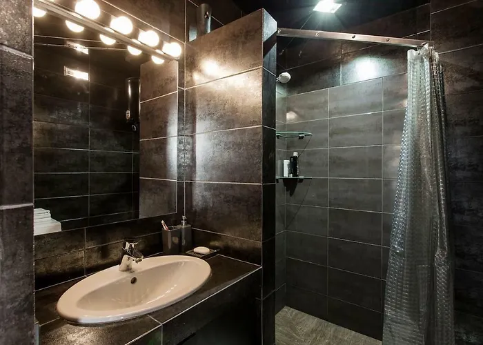 дві квартири поряд для 8 гостей ск *